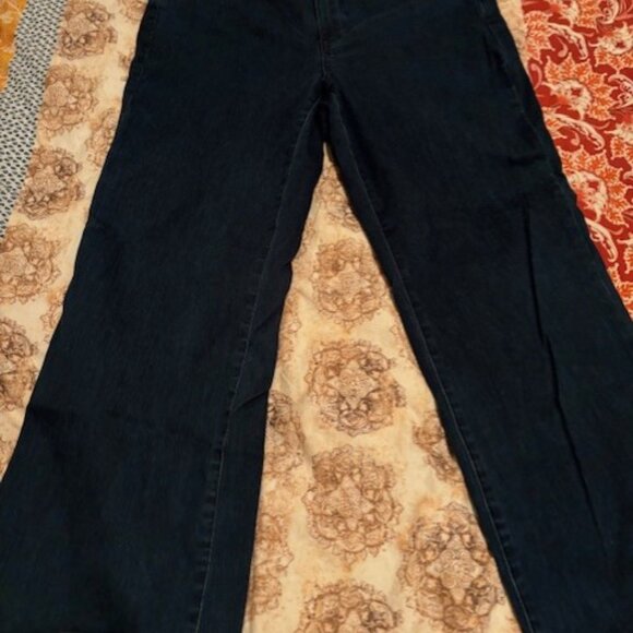 NYDJ Waist Match Relaxed Flare Jeans GENESIS, Size Large - Picture 2 of 4
